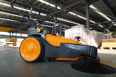 該怎么安全使用榮事達手推式掃地機