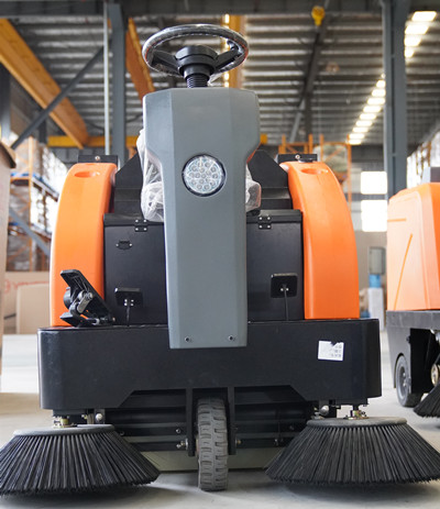 電動駕駛式掃地機(jī)的效率怎么樣?